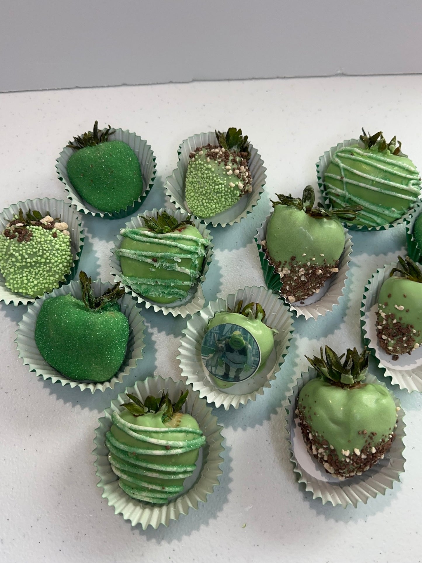 Chocolate-Covered Strawberries – Custom Colors